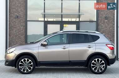 Внедорожник / Кроссовер Nissan Qashqai 2012 в 