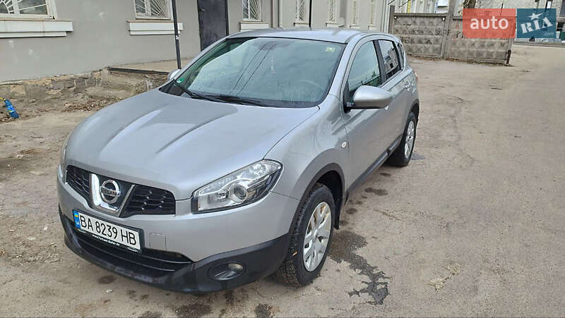 Внедорожник / Кроссовер Nissan Qashqai 2010 в 