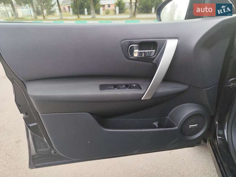 Позашляховик / Кросовер Nissan Qashqai 2011 в Звягелі