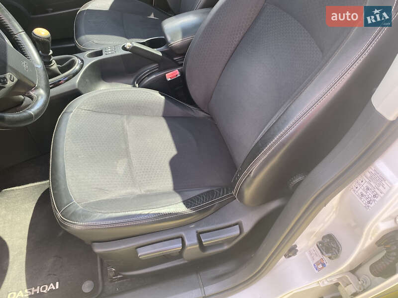 Внедорожник / Кроссовер Nissan Qashqai 2013 в Нововолынске