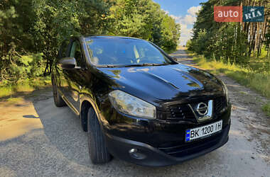 Внедорожник / Кроссовер Nissan Qashqai 2010 в Остроге