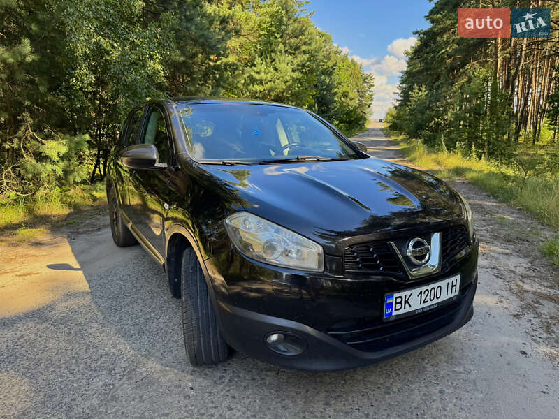 Внедорожник / Кроссовер Nissan Qashqai 2010 в 