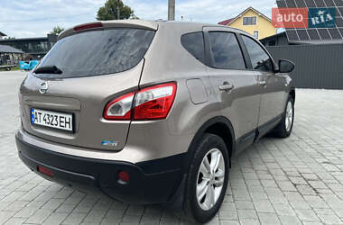 Позашляховик / Кросовер Nissan Qashqai 2011 в 