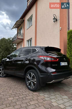 Позашляховик / Кросовер Nissan Qashqai 2017 в 