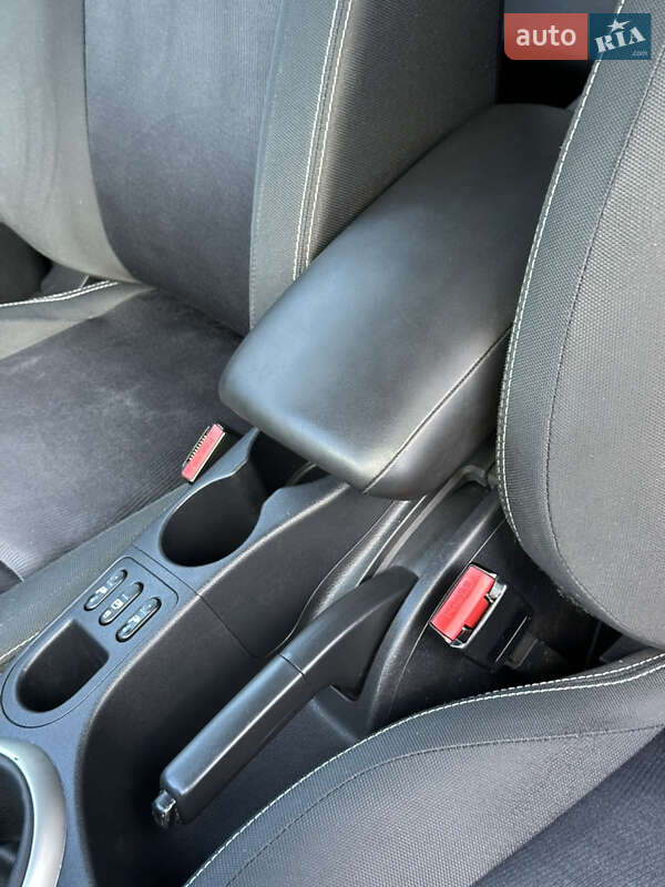 Позашляховик / Кросовер Nissan Qashqai 2012 в Рівному