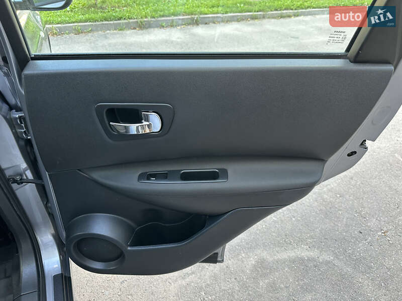 Позашляховик / Кросовер Nissan Qashqai 2012 в Рівному