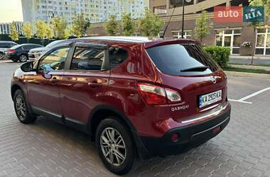 Внедорожник / Кроссовер Nissan Qashqai 2012 в 