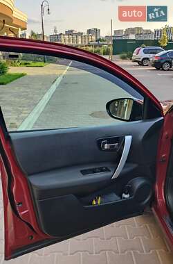 Внедорожник / Кроссовер Nissan Qashqai 2012 в 