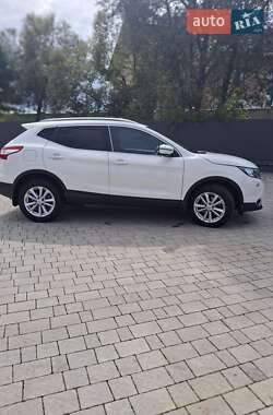 Внедорожник / Кроссовер Nissan Qashqai 2015 в 