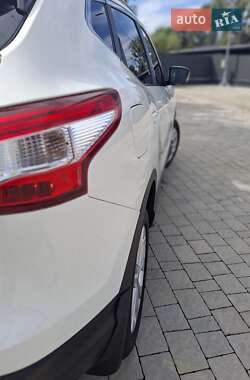 Внедорожник / Кроссовер Nissan Qashqai 2015 в 