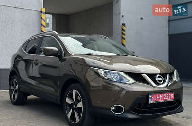Внедорожник / Кроссовер Nissan Qashqai 2014 в 