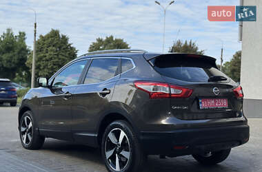 Внедорожник / Кроссовер Nissan Qashqai 2014 в 