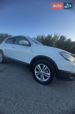 Внедорожник / Кроссовер Nissan Qashqai 2012 в 