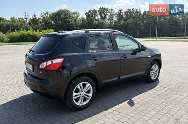 Внедорожник / Кроссовер Nissan Qashqai 2012 в 