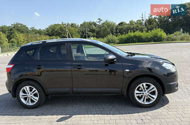 Внедорожник / Кроссовер Nissan Qashqai 2012 в 