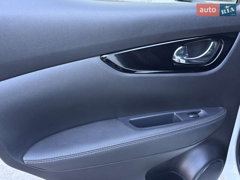 Внедорожник / Кроссовер Nissan Qashqai 2015 в Полтаве