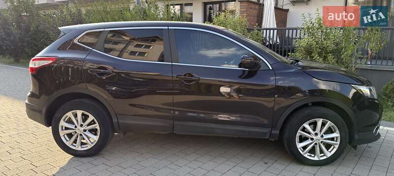 Внедорожник / Кроссовер Nissan Qashqai 2016 в Ужгороде