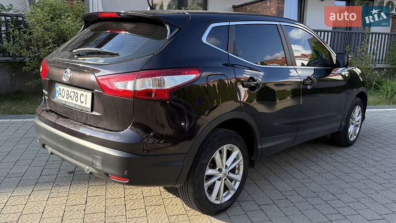 Внедорожник / Кроссовер Nissan Qashqai 2016 в Ужгороде