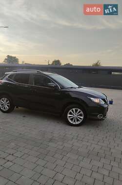 Внедорожник / Кроссовер Nissan Qashqai 2014 в 