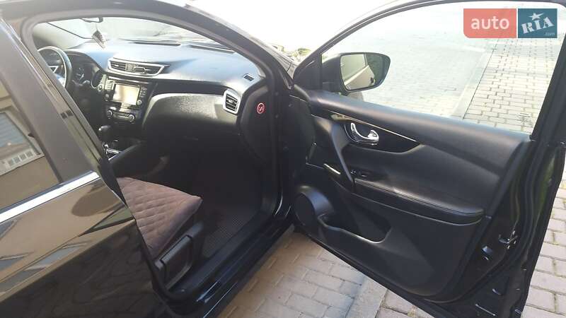 Внедорожник / Кроссовер Nissan Qashqai 2015 в Ужгороде