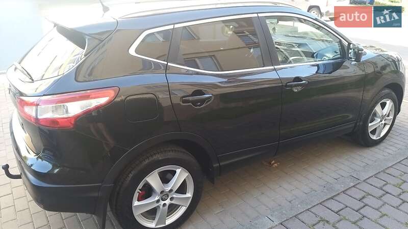 Внедорожник / Кроссовер Nissan Qashqai 2015 в Ужгороде