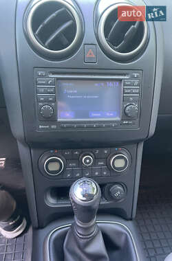 Внедорожник / Кроссовер Nissan Qashqai 2010 в 
