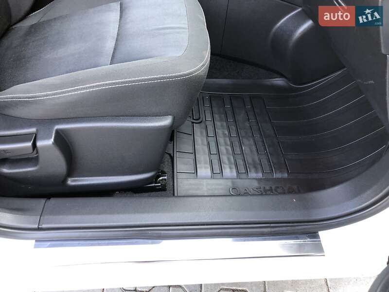 Внедорожник / Кроссовер Nissan Qashqai 2011 в Хмельницком