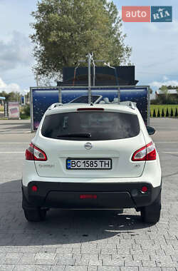Внедорожник / Кроссовер Nissan Qashqai 2012 в 