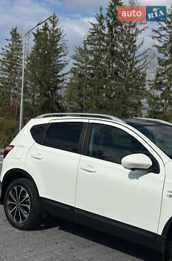 Внедорожник / Кроссовер Nissan Qashqai 2012 в 