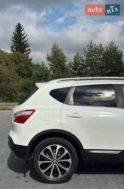 Внедорожник / Кроссовер Nissan Qashqai 2012 в 