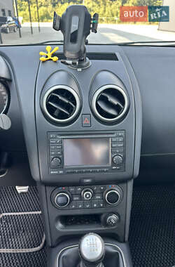 Внедорожник / Кроссовер Nissan Qashqai 2012 в 