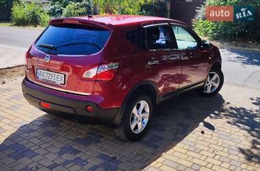 Позашляховик / Кросовер Nissan Qashqai 2010 в 