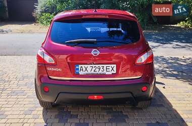 Позашляховик / Кросовер Nissan Qashqai 2010 в 