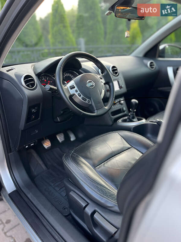 Позашляховик / Кросовер Nissan Qashqai 2010 в Стрию