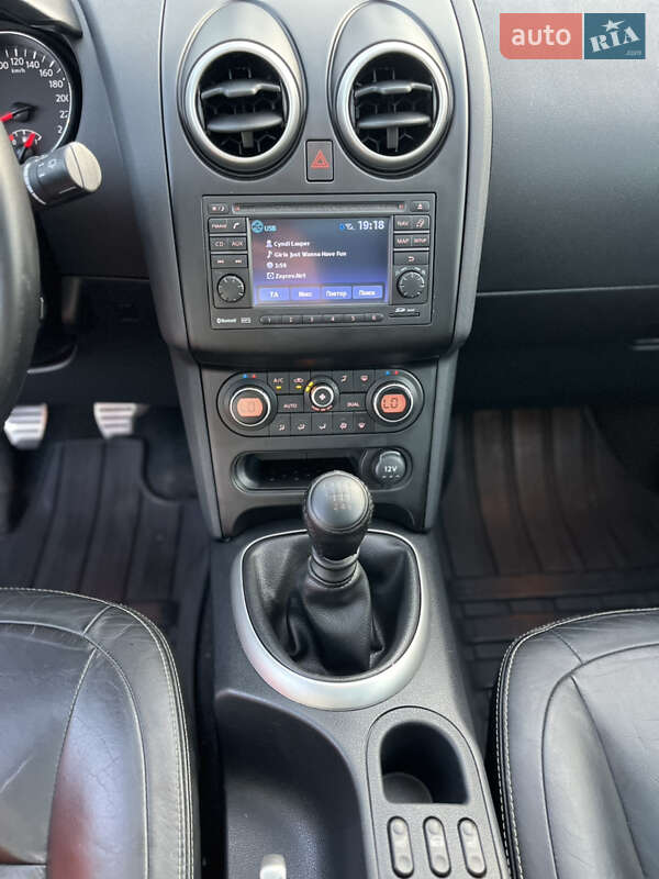 Позашляховик / Кросовер Nissan Qashqai 2010 в Стрию