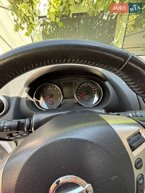 Позашляховик / Кросовер Nissan Qashqai 2012 в Чернівцях фото 6 Позашляховик / Кросовер Nissan Qashqai 2012 в Чернівцях
