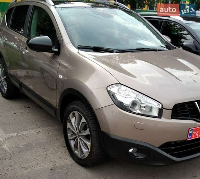 Внедорожник / Кроссовер Nissan Qashqai 2013 в 