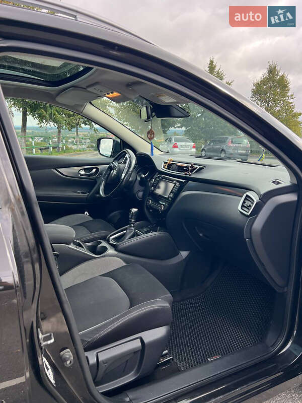 Внедорожник / Кроссовер Nissan Qashqai 2017 в Почаеве