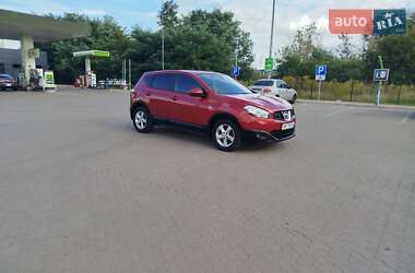 Внедорожник / Кроссовер Nissan Qashqai 2013 в 