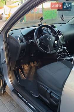 Позашляховик / Кросовер Nissan Qashqai 2013 в  фото 13 Позашляховик / Кросовер Nissan Qashqai 2013 в