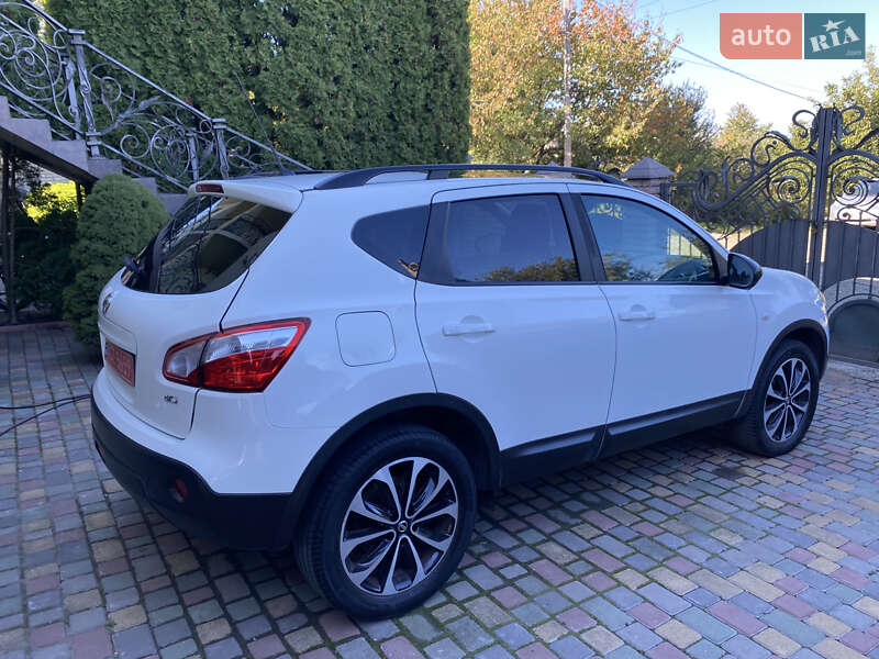 Внедорожник / Кроссовер Nissan Qashqai 2013 в Черновцах