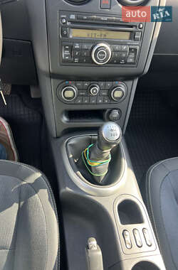 Внедорожник / Кроссовер Nissan Qashqai 2010 в 