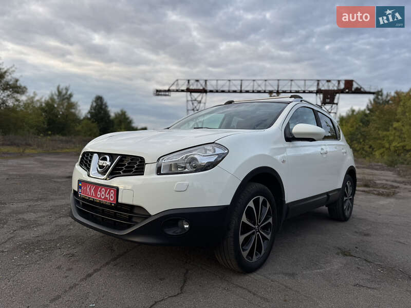 Внедорожник / Кроссовер Nissan Qashqai 2012 в 