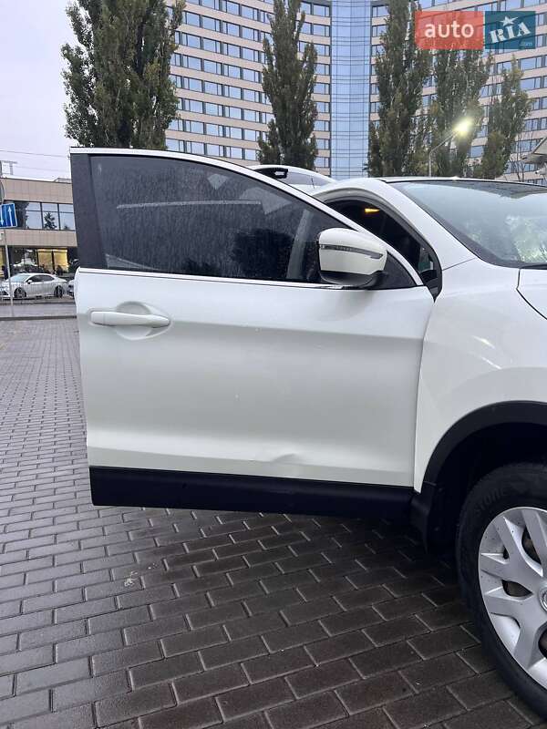 Внедорожник / Кроссовер Nissan Qashqai 2016 в Киеве