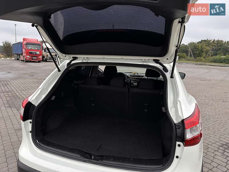 Внедорожник / Кроссовер Nissan Qashqai 2015 в Бродах