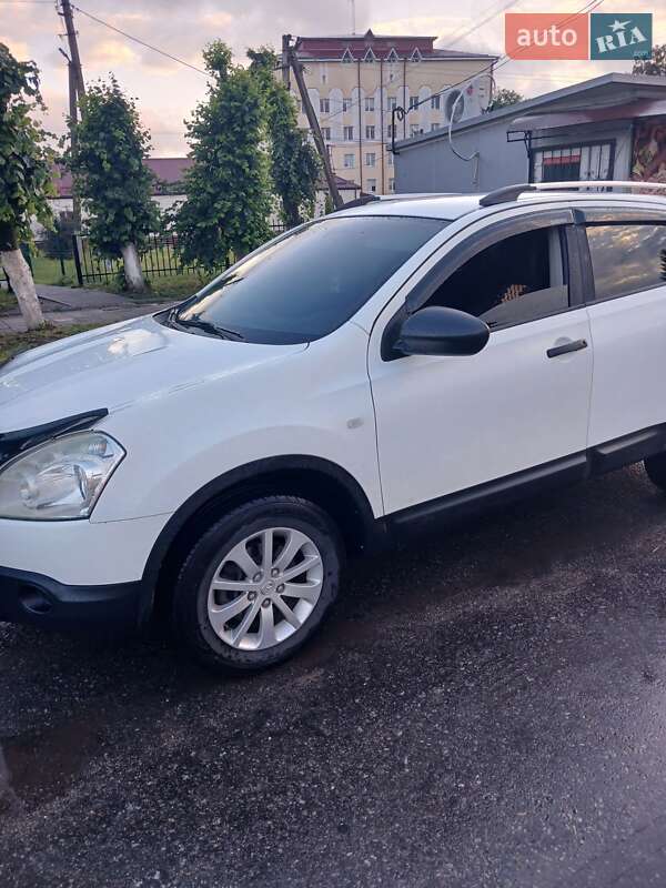 Внедорожник / Кроссовер Nissan Qashqai 2010 в Городке
