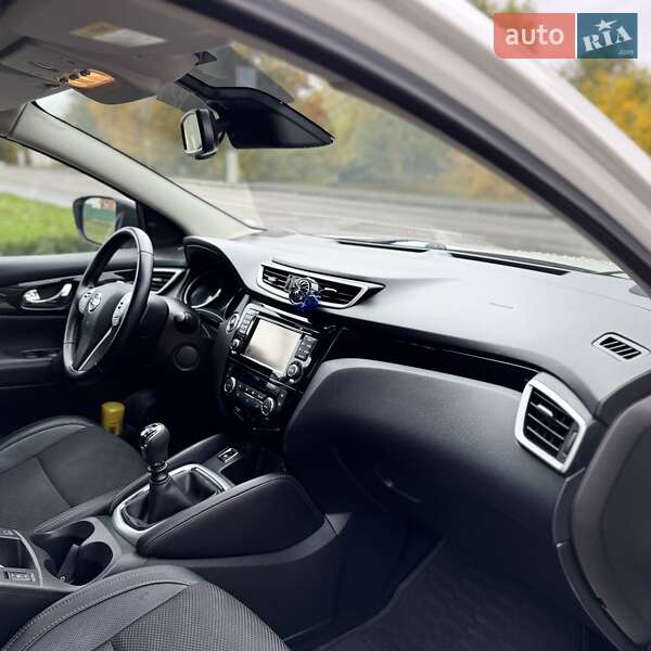 Позашляховик / Кросовер Nissan Qashqai 2017 в Сумах