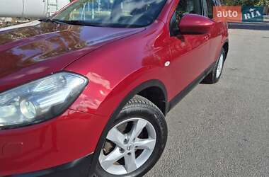 Внедорожник / Кроссовер Nissan Qashqai 2012 в 