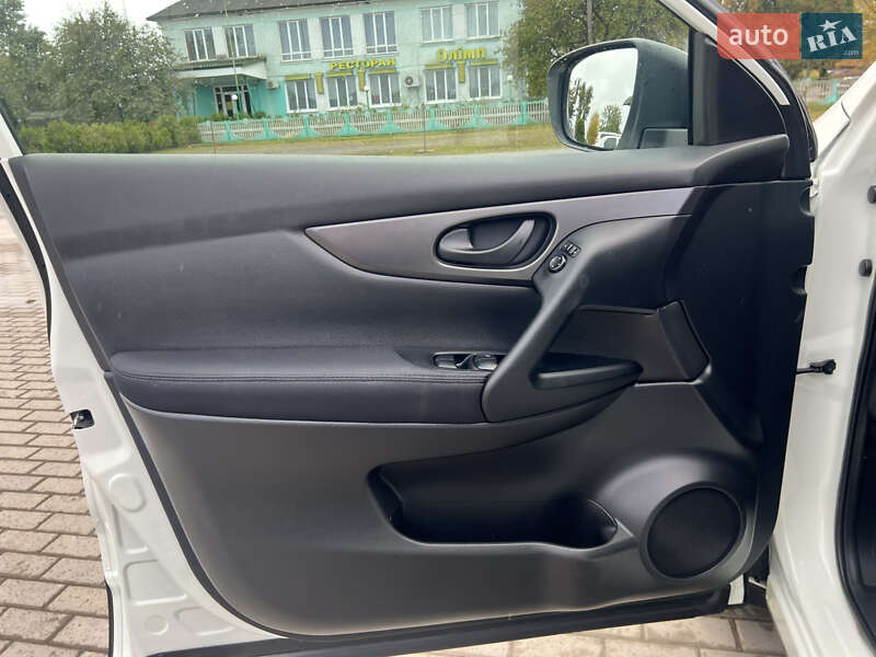 Внедорожник / Кроссовер Nissan Qashqai 2015 в Лопатине