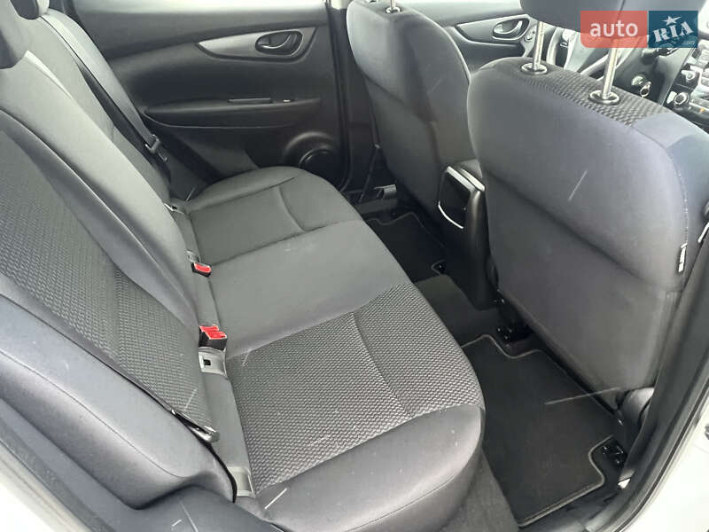 Внедорожник / Кроссовер Nissan Qashqai 2015 в Лопатине